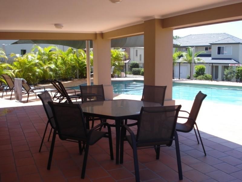 38/74 Universal Street, Pacific Pines QLD 4211