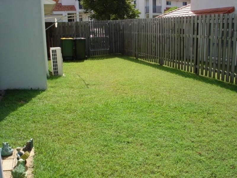 28/2 Studio Drive, Pacific Pines QLD 4211