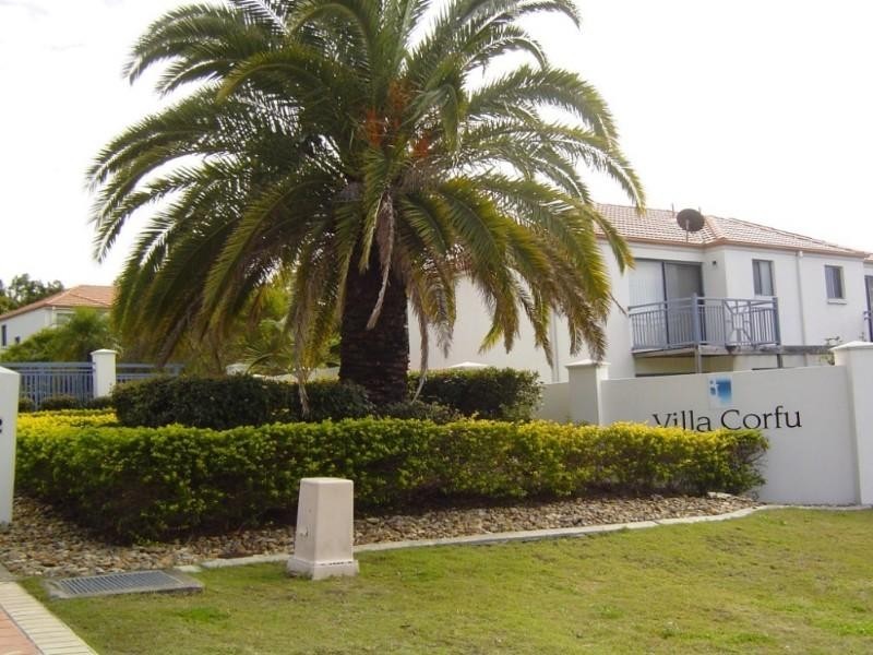 28/2 Studio Drive, Pacific Pines QLD 4211