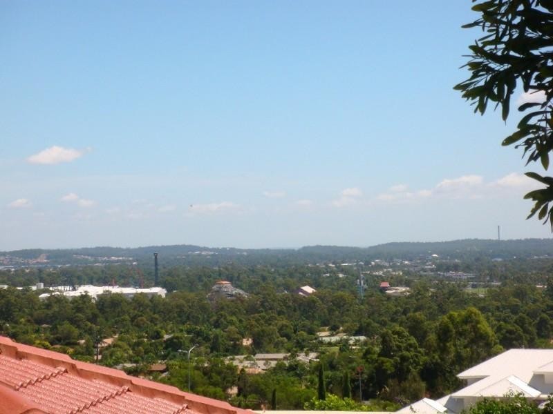 10 Temoe Rise, Pacific Pines QLD 4211