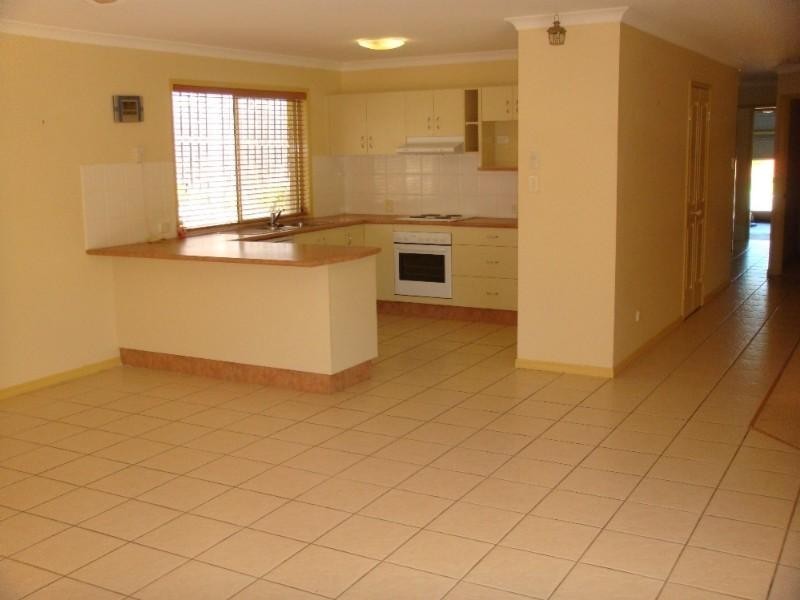 10 Temoe Rise, Pacific Pines QLD 4211