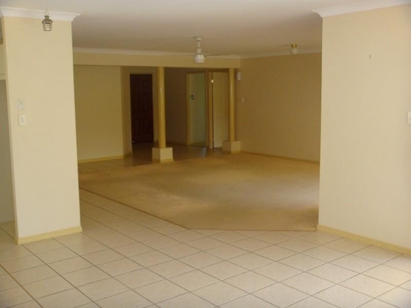 10 Temoe Rise, Pacific Pines QLD 4211