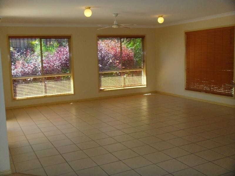 10 Temoe Rise, Pacific Pines QLD 4211