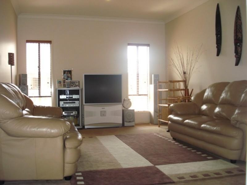 53 Harmsworth Road, Pacific Pines QLD 4211