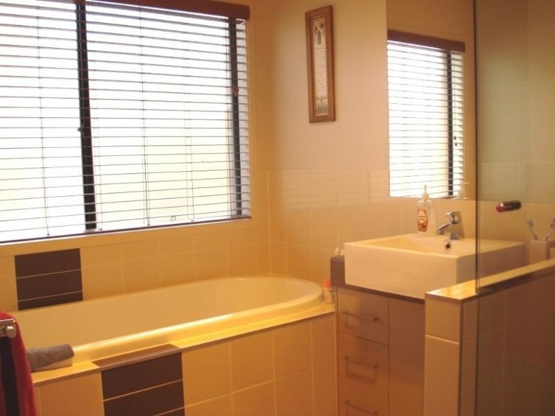 53 Harmsworth Road, Pacific Pines QLD 4211