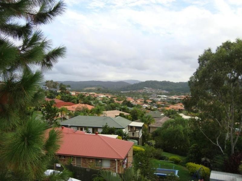 8 Crestridge Crescent, Oxenford QLD 4210