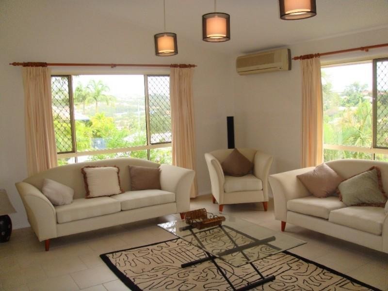 8 Crestridge Crescent, Oxenford QLD 4210