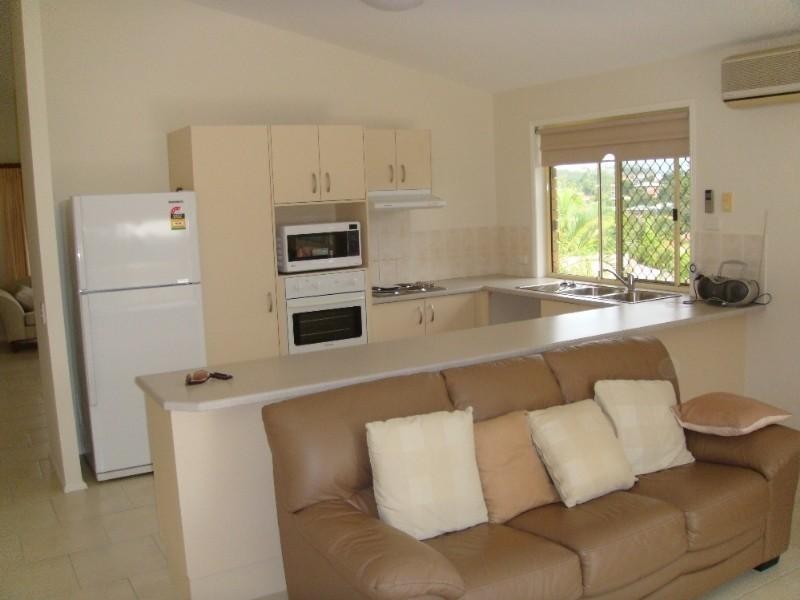 8 Crestridge Crescent, Oxenford QLD 4210