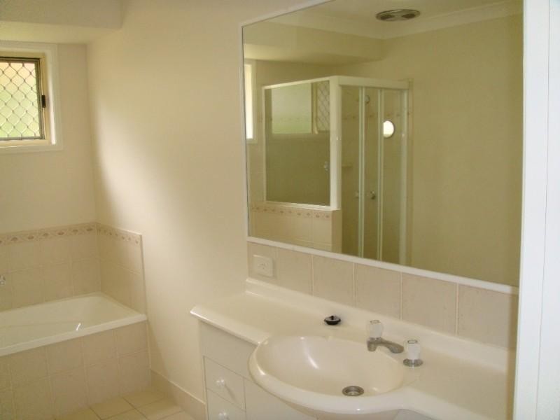 8 Crestridge Crescent, Oxenford QLD 4210