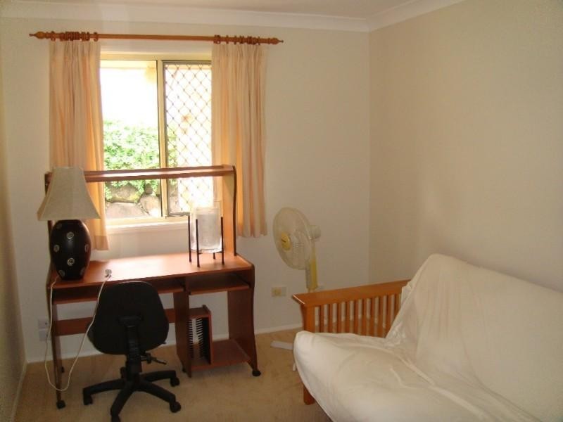 8 Crestridge Crescent, Oxenford QLD 4210