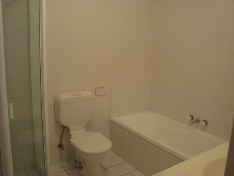 1042/6 Crestridge Crescent, Oxenford QLD 4210