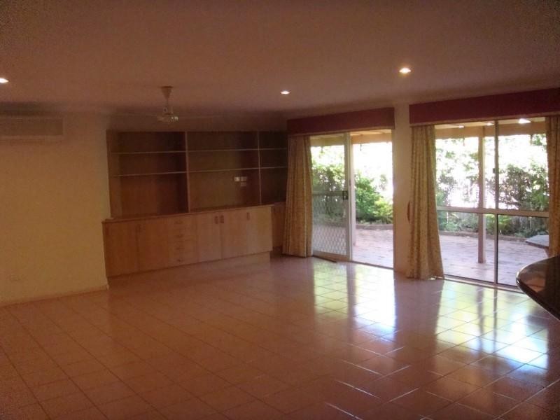 6 Putter Place, Arundel QLD 4214