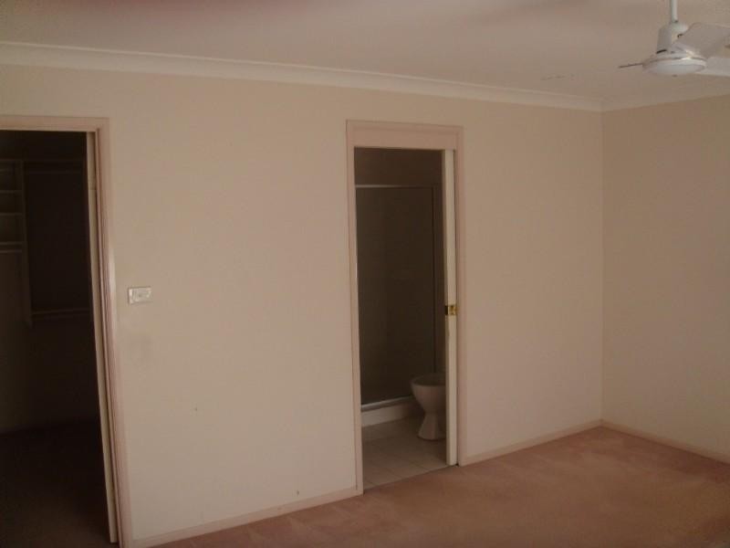 6 Putter Place, Arundel QLD 4214