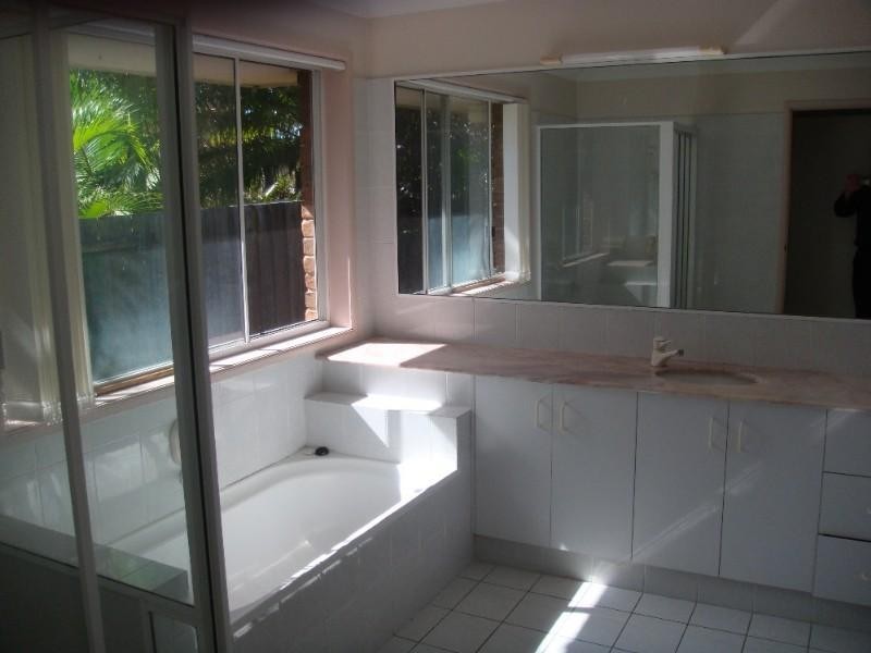 6 Putter Place, Arundel QLD 4214