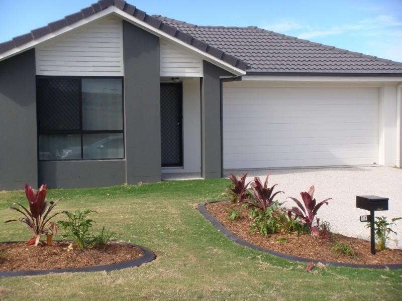 17 Hawkesbury Avenue, Pacific Pines QLD 4211