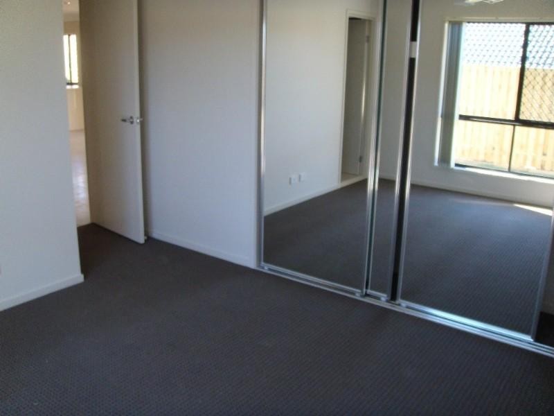 17 Hawkesbury Avenue, Pacific Pines QLD 4211