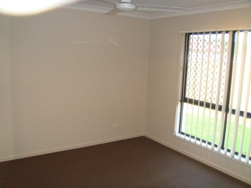 17 Hawkesbury Avenue, Pacific Pines QLD 4211