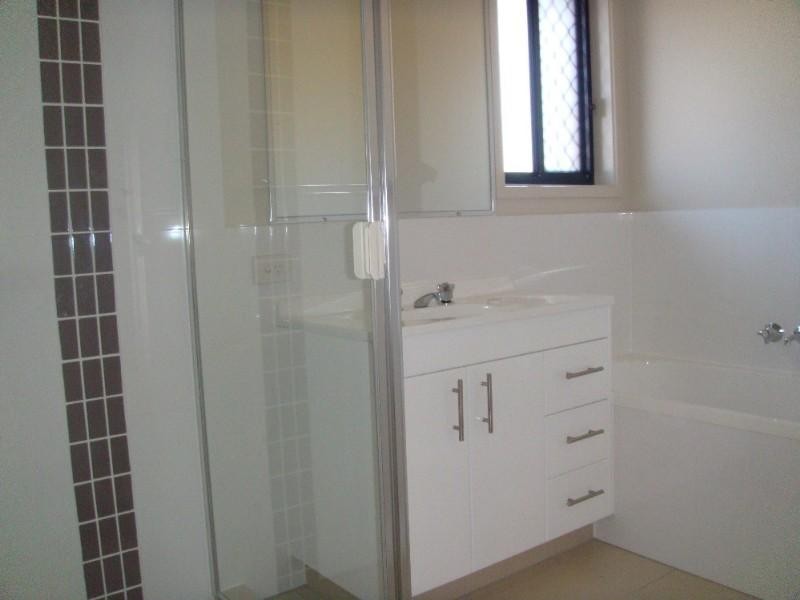 17 Hawkesbury Avenue, Pacific Pines QLD 4211