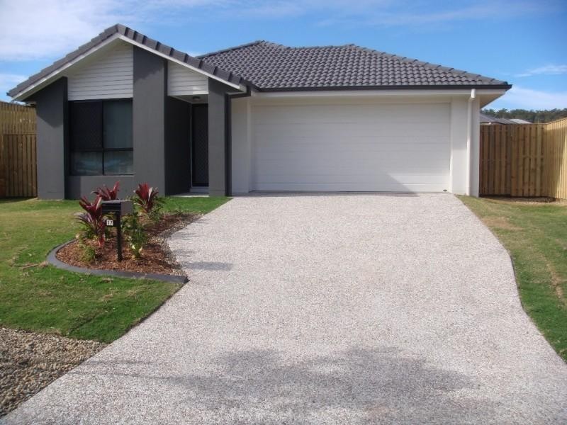 17 Hawkesbury Avenue, Pacific Pines QLD 4211