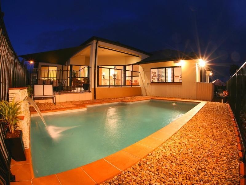 26 Hillary Circuit, Pacific Pines QLD 4211