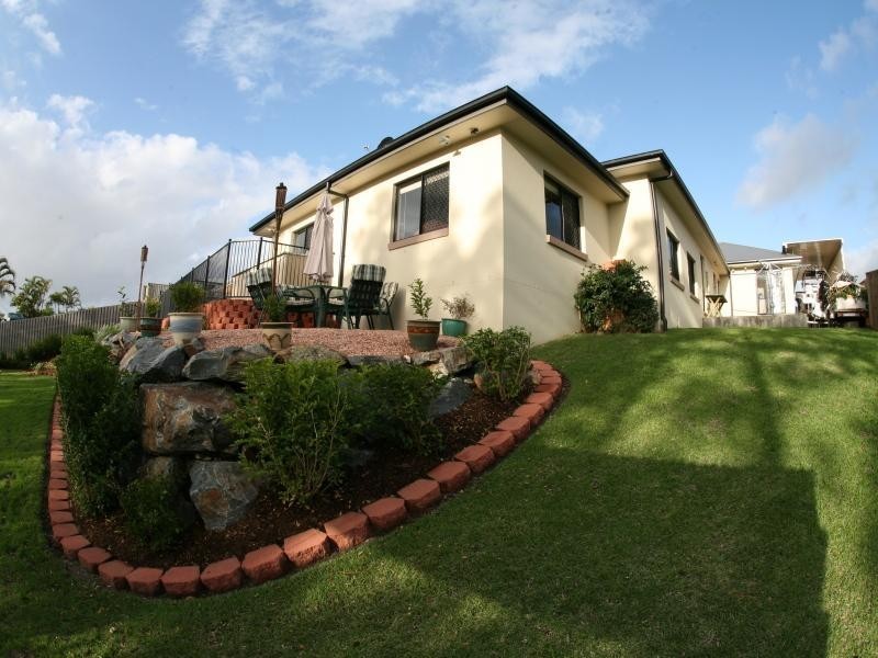 26 Hillary Circuit, Pacific Pines QLD 4211