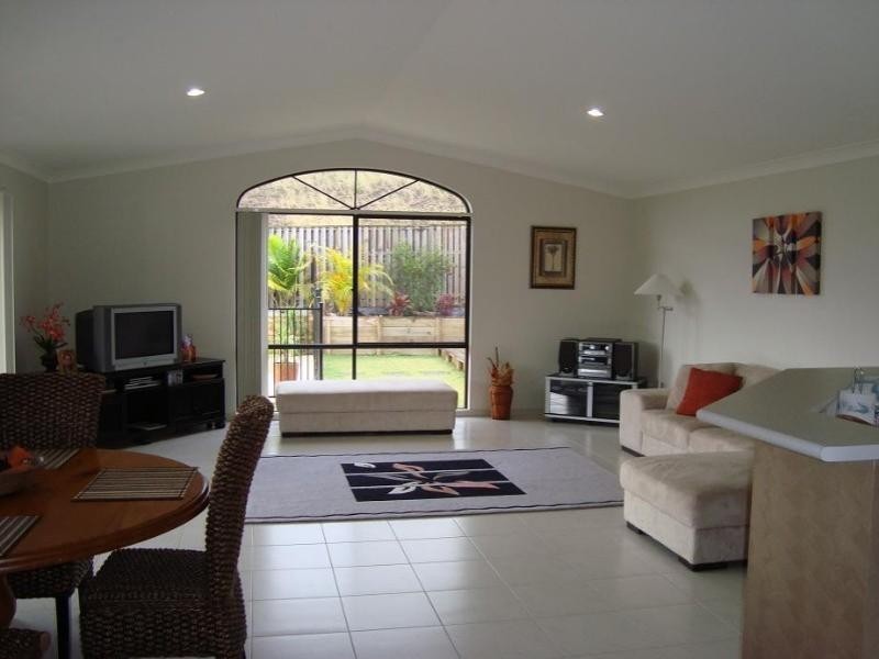 49 Bowley Street, Pacific Pines QLD 4211