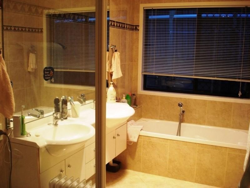 15 Mitaro Rise, Pacific Pines QLD 4211