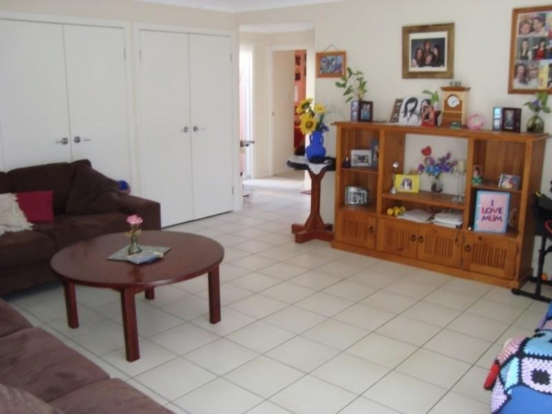 8 Easter Crescent, Pacific Pines QLD 4211