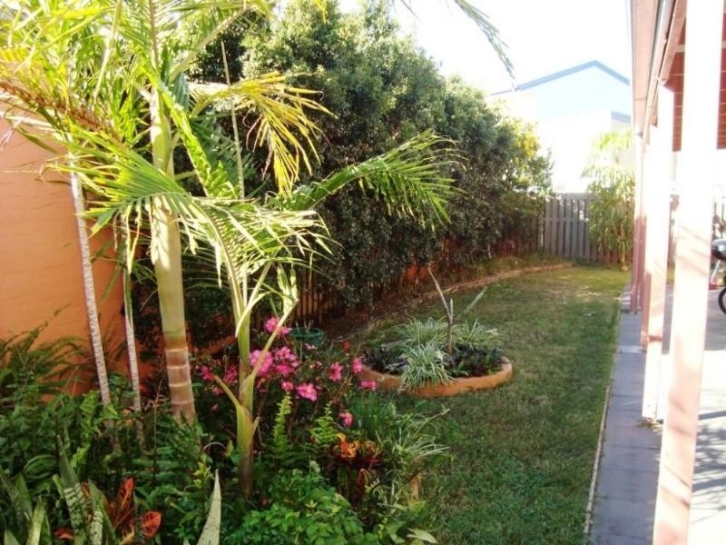 8 Easter Crescent, Pacific Pines QLD 4211