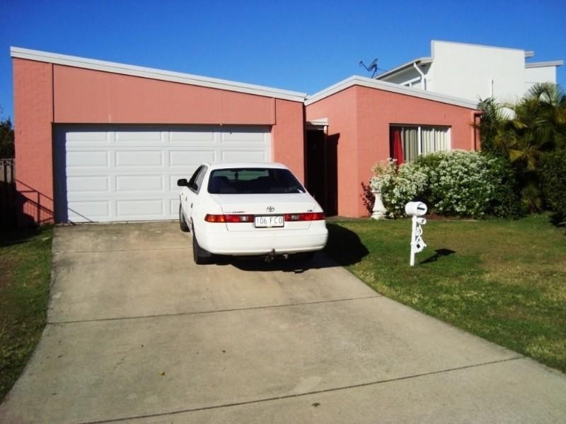 8 Easter Crescent, Pacific Pines QLD 4211