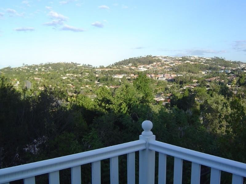 17 Meadowvale Street, Oxenford QLD 4210