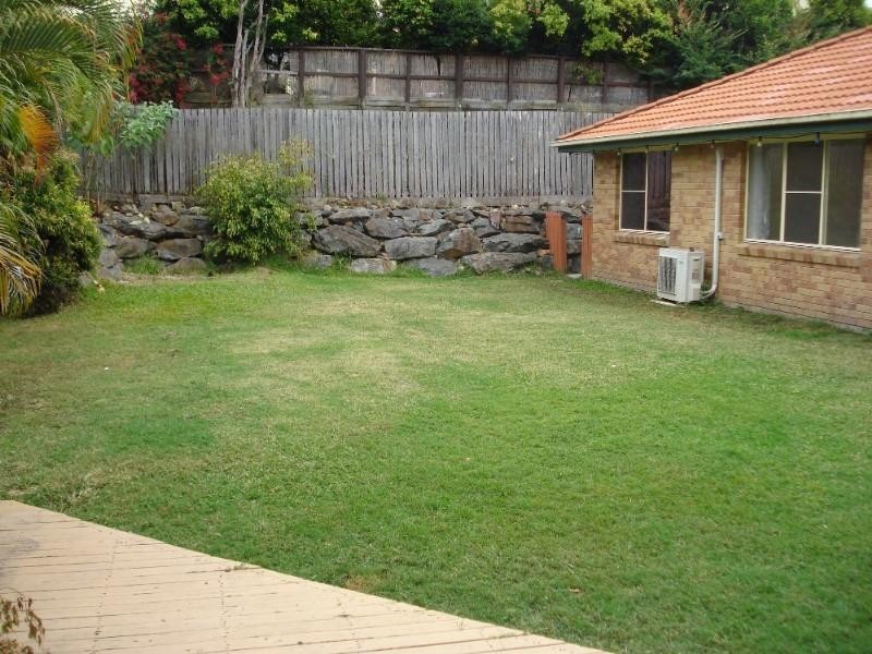 11 Pineneedle Court, Oxenford QLD 4210