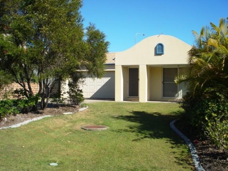 2/1 Studio Drive, Pacific Pines QLD 4211