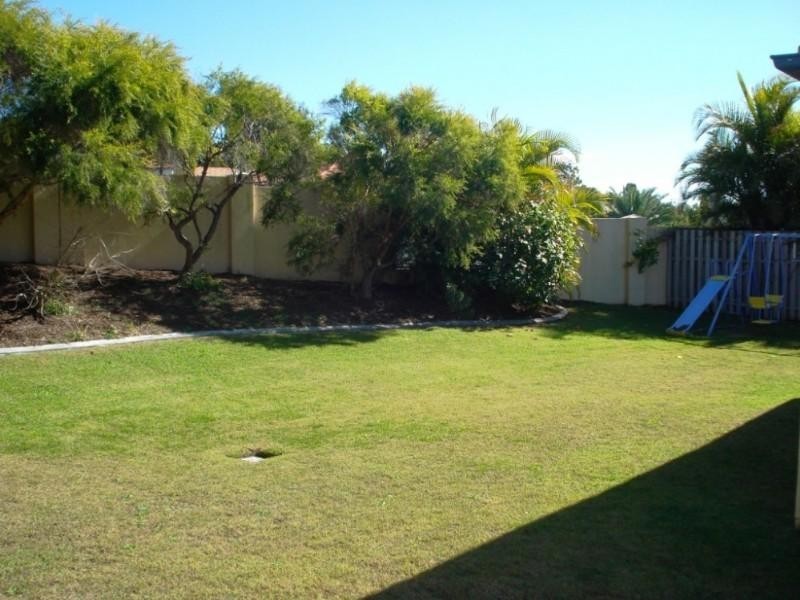 2/1 Studio Drive, Pacific Pines QLD 4211