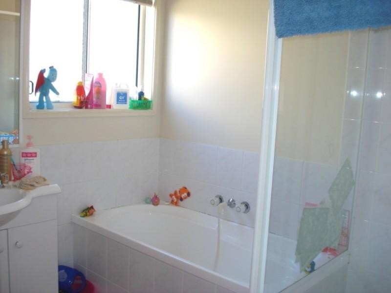 2/1 Studio Drive, Pacific Pines QLD 4211