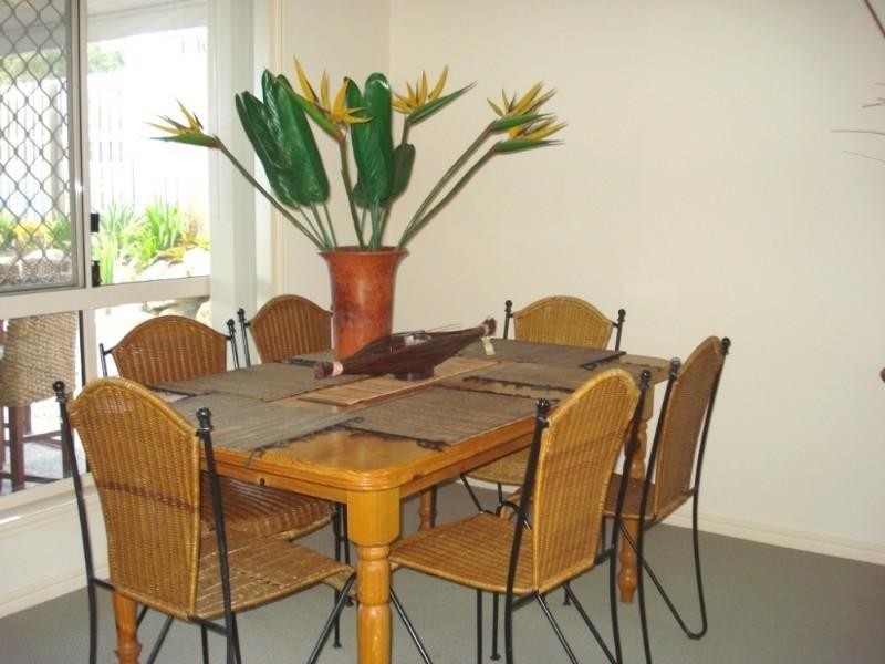 8 Donington Drive, Oxenford QLD 4210