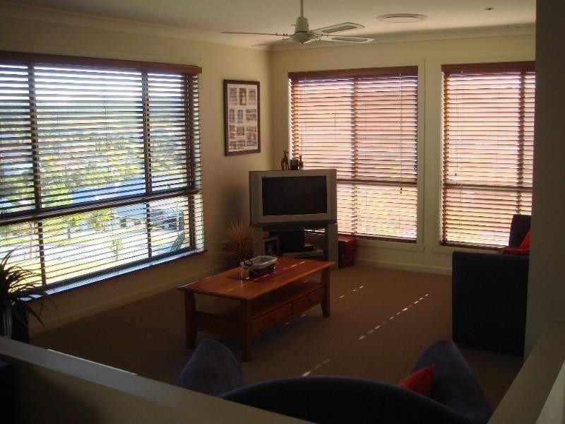 40 Angourie Crescent, Pacific Pines QLD 4211