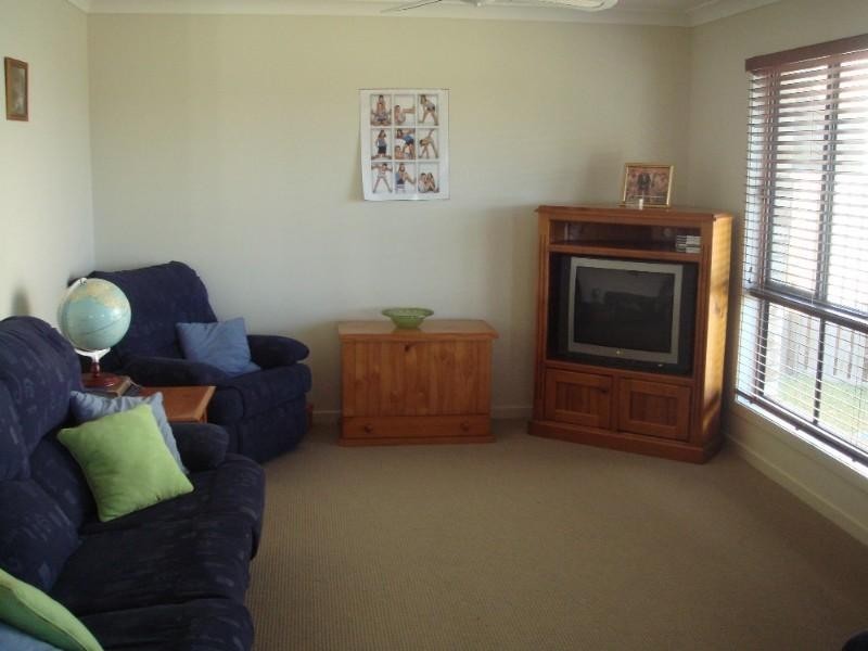 40 Angourie Crescent, Pacific Pines QLD 4211