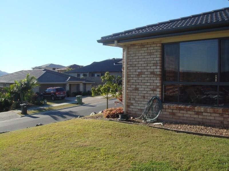 40 Angourie Crescent, Pacific Pines QLD 4211