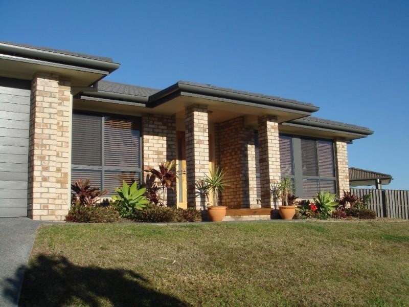40 Angourie Crescent, Pacific Pines QLD 4211