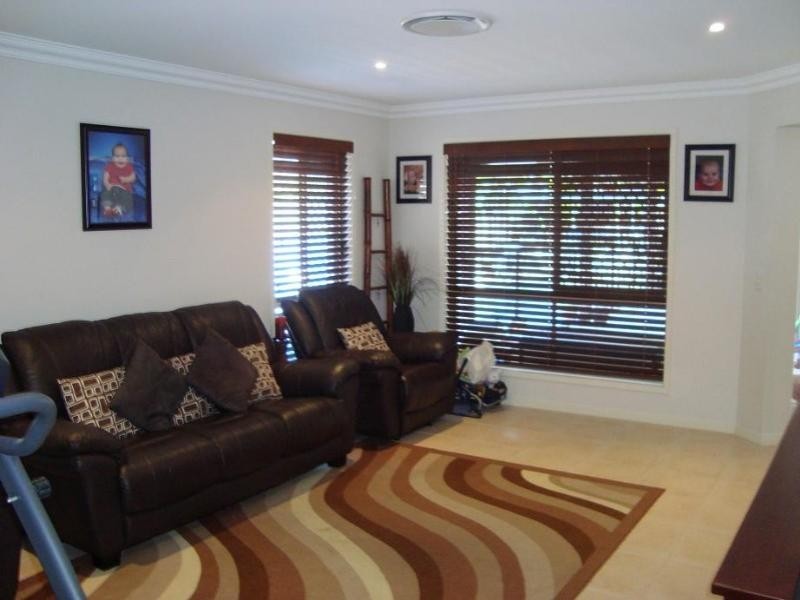 6 McRae Circuit, Pacific Pines QLD 4211