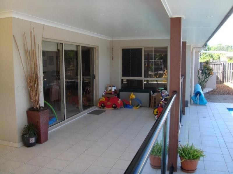 6 McRae Circuit, Pacific Pines QLD 4211