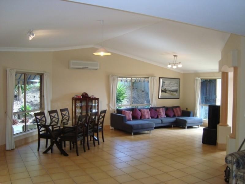 6 Gould Place, Pacific Pines QLD 4211