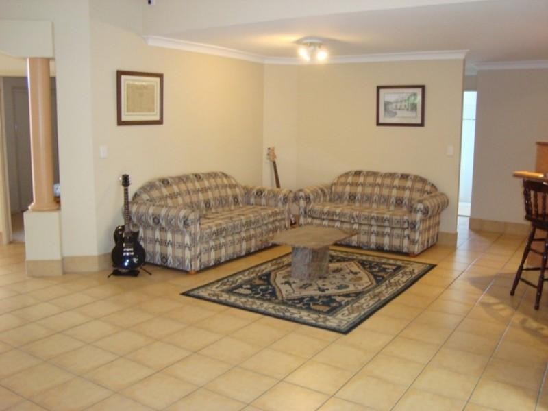 6 Gould Place, Pacific Pines QLD 4211