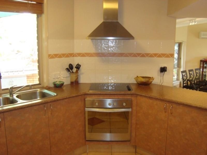 6 Gould Place, Pacific Pines QLD 4211