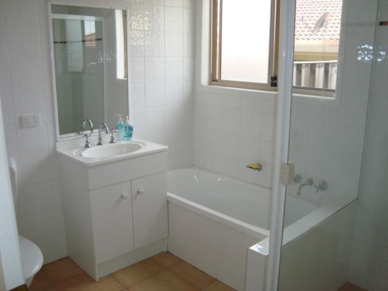 6 Gould Place, Pacific Pines QLD 4211