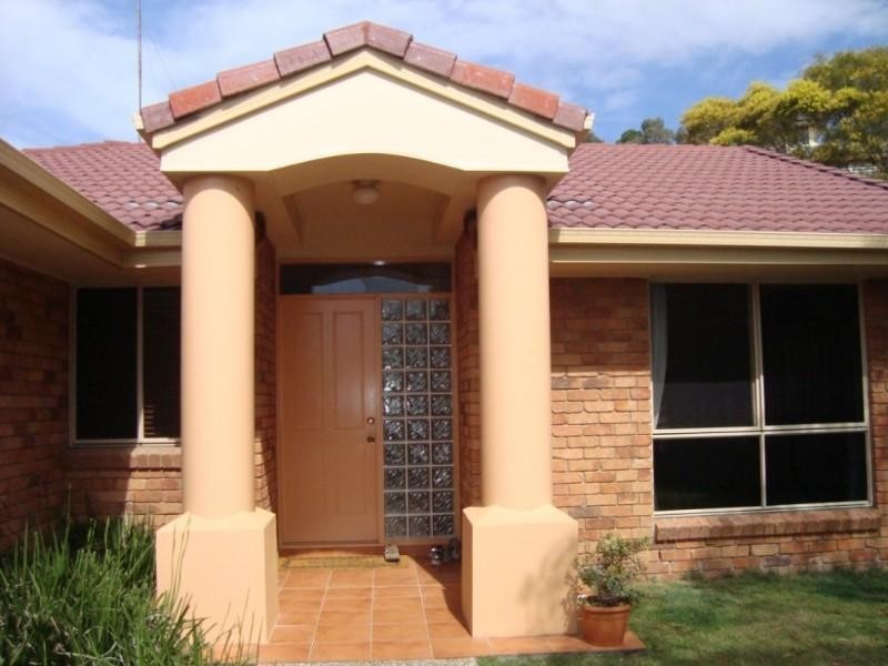 6 Gould Place, Pacific Pines QLD 4211