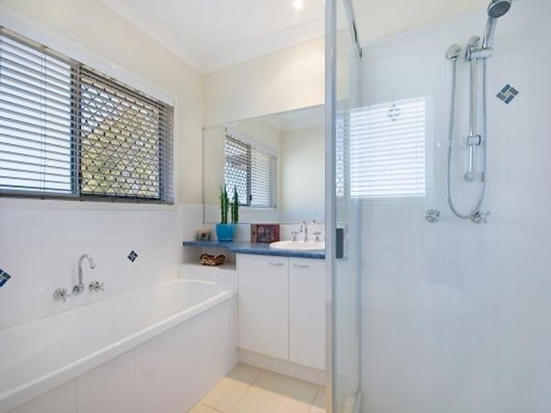 4 Whitely Circuit, Pacific Pines QLD 4211