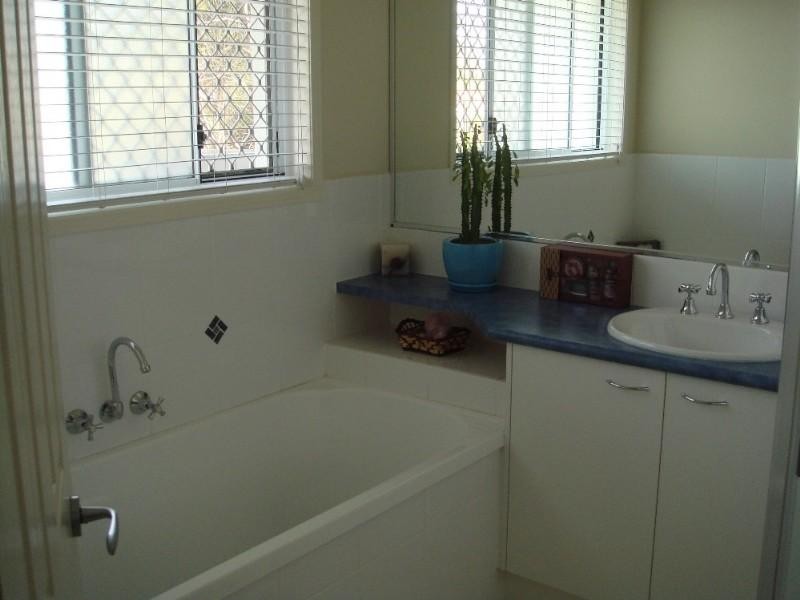 4 Whitely Circuit, Pacific Pines QLD 4211