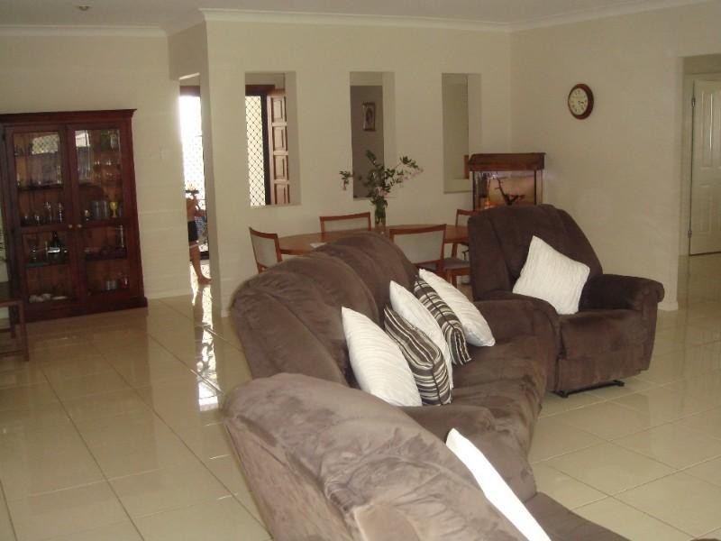 4 Whitely Circuit, Pacific Pines QLD 4211